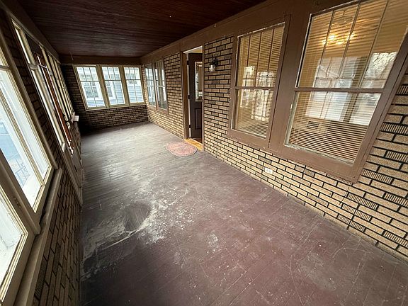5th image of 821 Sherman Ave