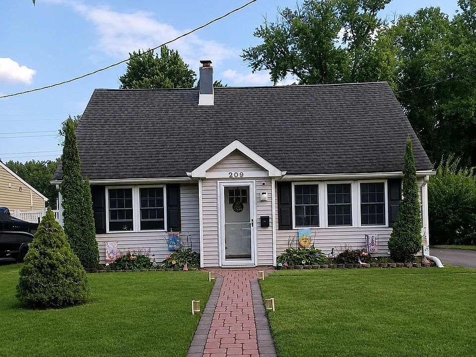 1st image of 209 Eaton Ave