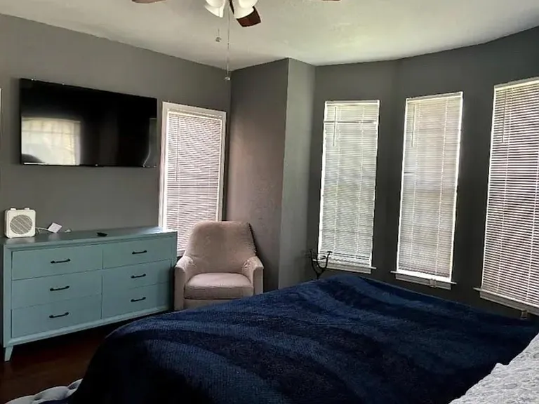 2322 Oakdale St — Photo 8