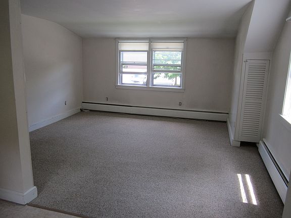 Living room/family room appx 14X13'