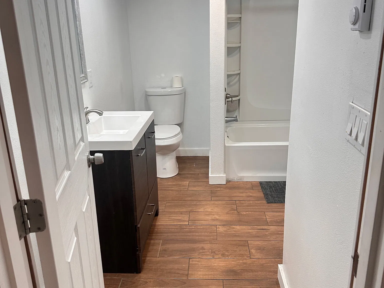 1 bed, 989 sqft, $1,700 — Photo 2