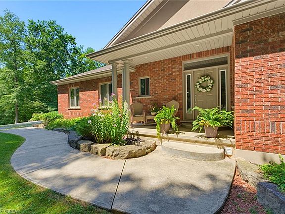 2nd image of 301 Governors Rd E