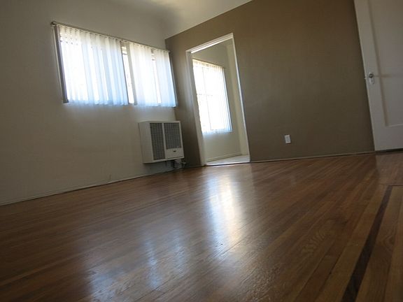 4th image of 841 W 42nd Pl APT 4