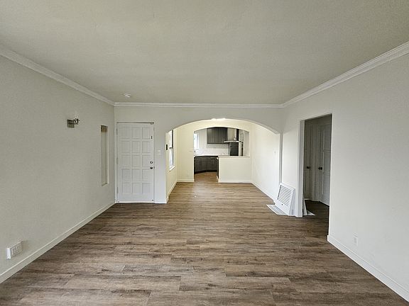 4th image of 931 N Screenland Dr #931