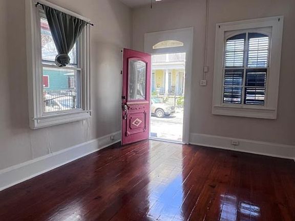 3rd image of 1033 Port St