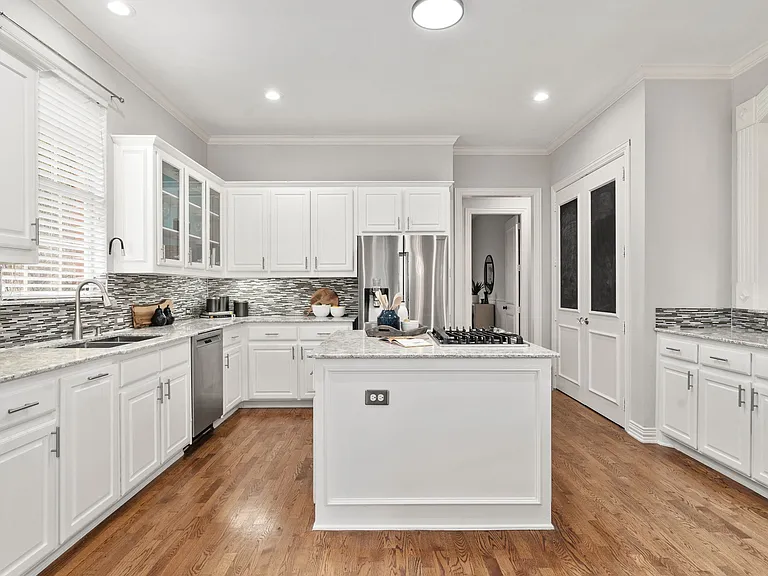 433 Martel Ln — Photo 15