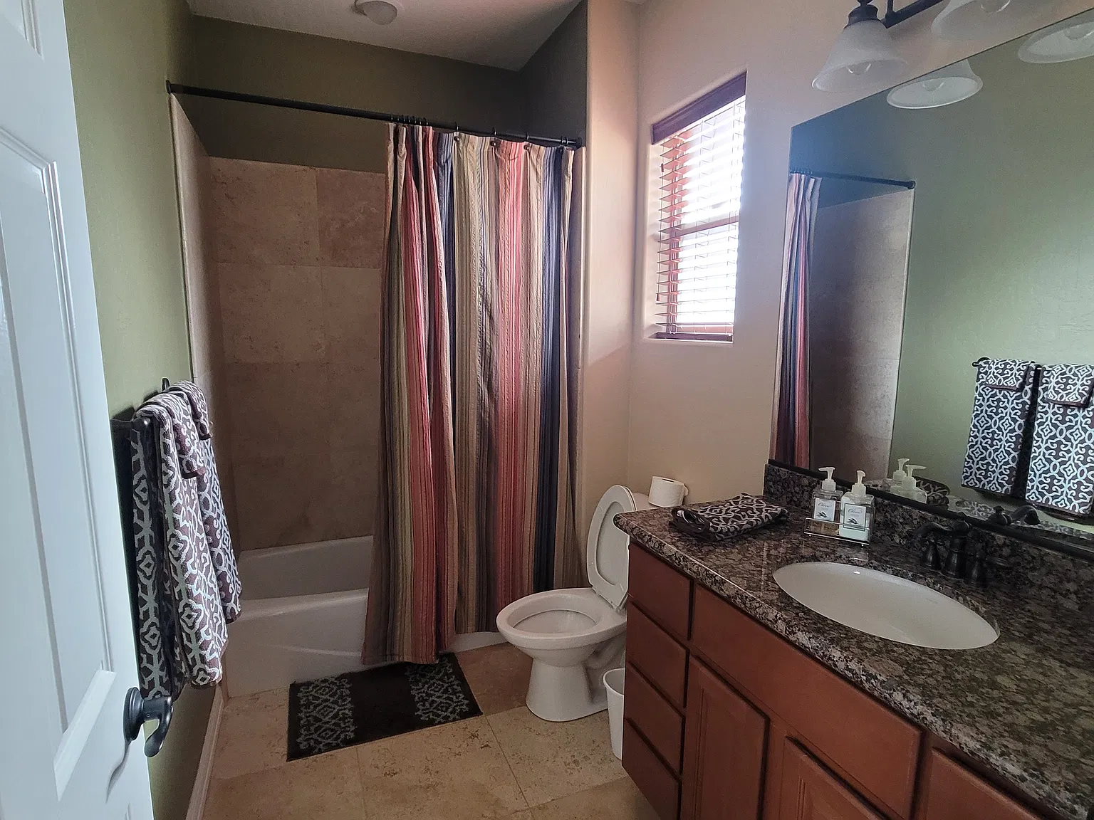 1 bed, 2420 sqft, $1,500 — Photo 4