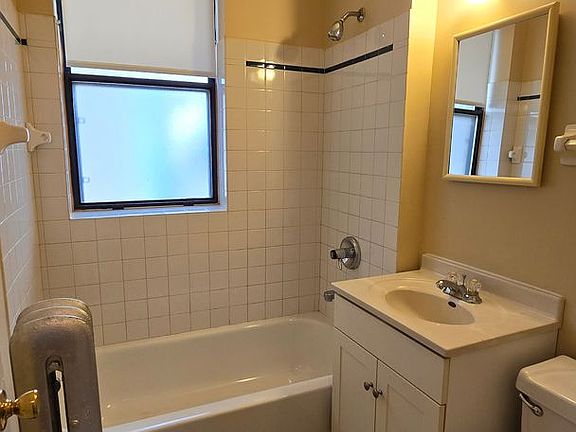 5th image of 7722-28 N Marshfield Ave #7728-1B