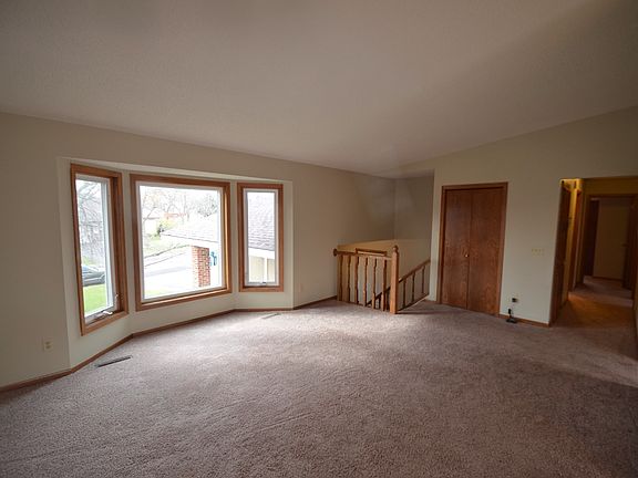 2nd image of 2416 Crestmount Ln