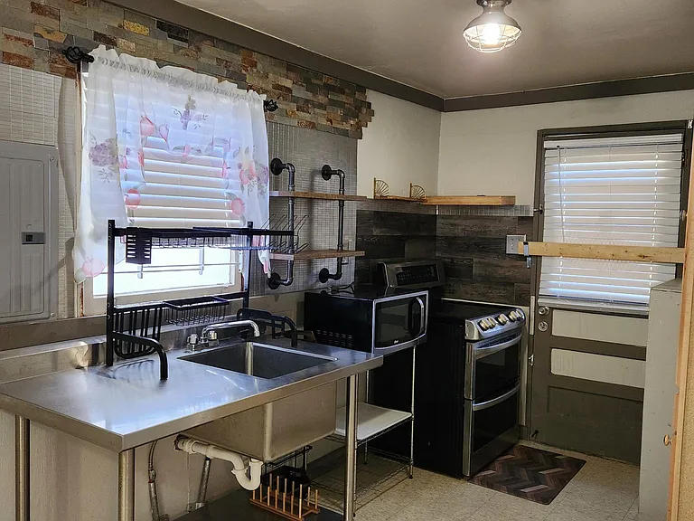 4057 Villa Ave — Photo 6