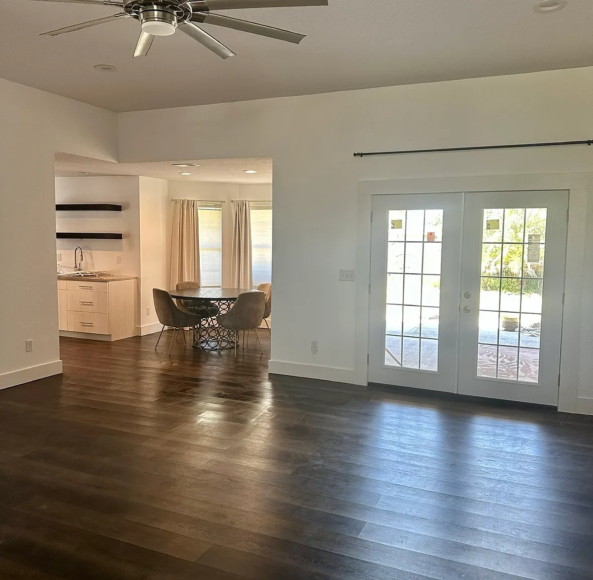 4 bed, 2187 sqft, $2,600 — Photo 4