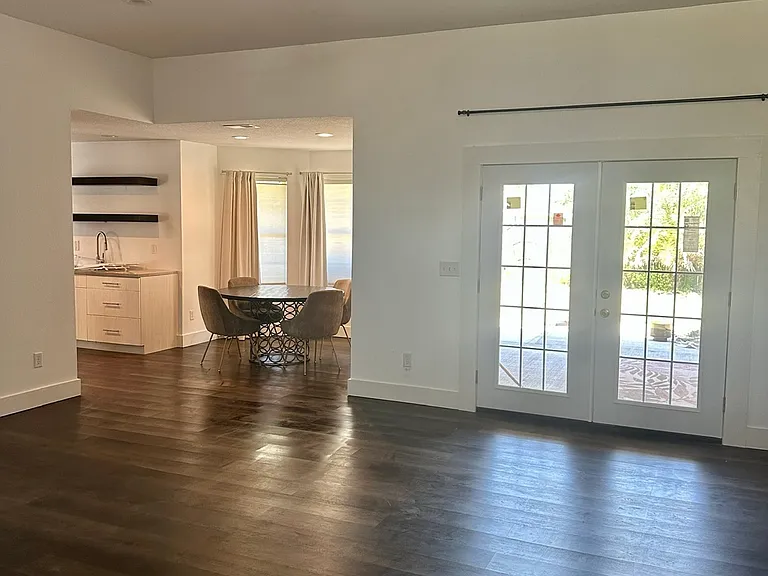 6915 Minchew Ct — Photo 4