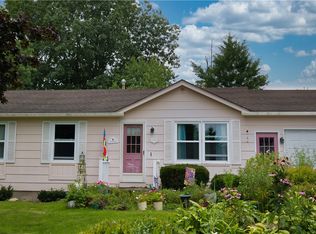 1363 Brookedge Dr, Hamlin, NY 14464