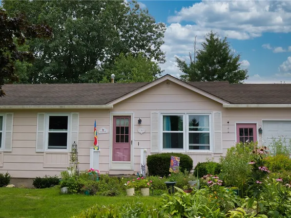 1363 Brookedge Dr, Hamlin, NY 14464