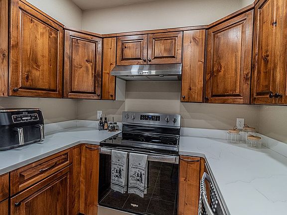 4th image of 5200 Villa View Dr APT 5A