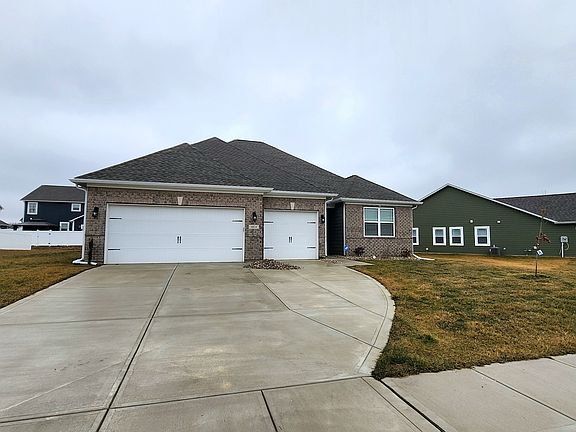 2nd image of 6824 Woodward Way