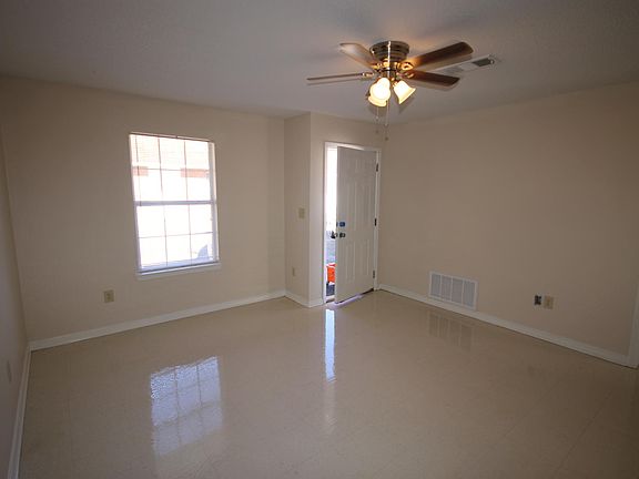 3rd image of 2110 W Belmont St #B