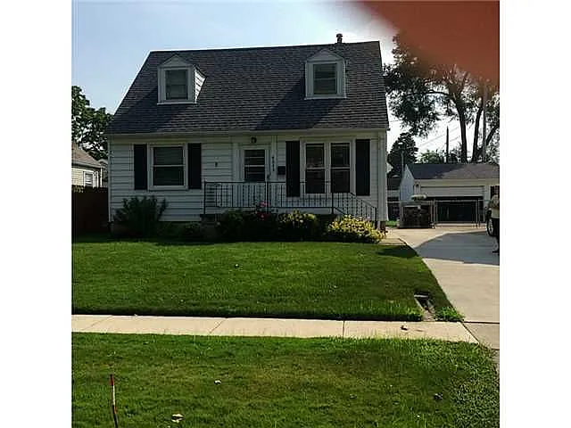 4646 Manorwood Rd photo 1