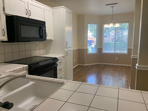 3rd image of 7905 N Mansionette Dr