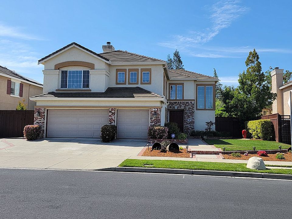 2nd image of 233 Tourmaline Ave