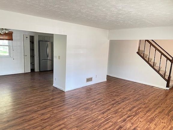3rd image of 4203 Fairacres Rd