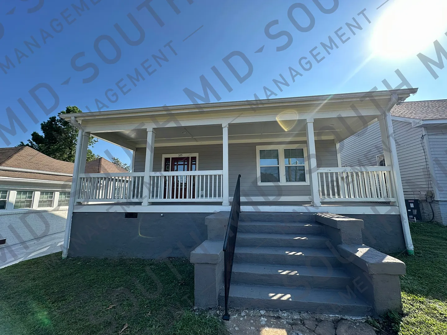 Newly Renovated Spacious 3 Bedroom w/ Full Appliance Package — Photo 2