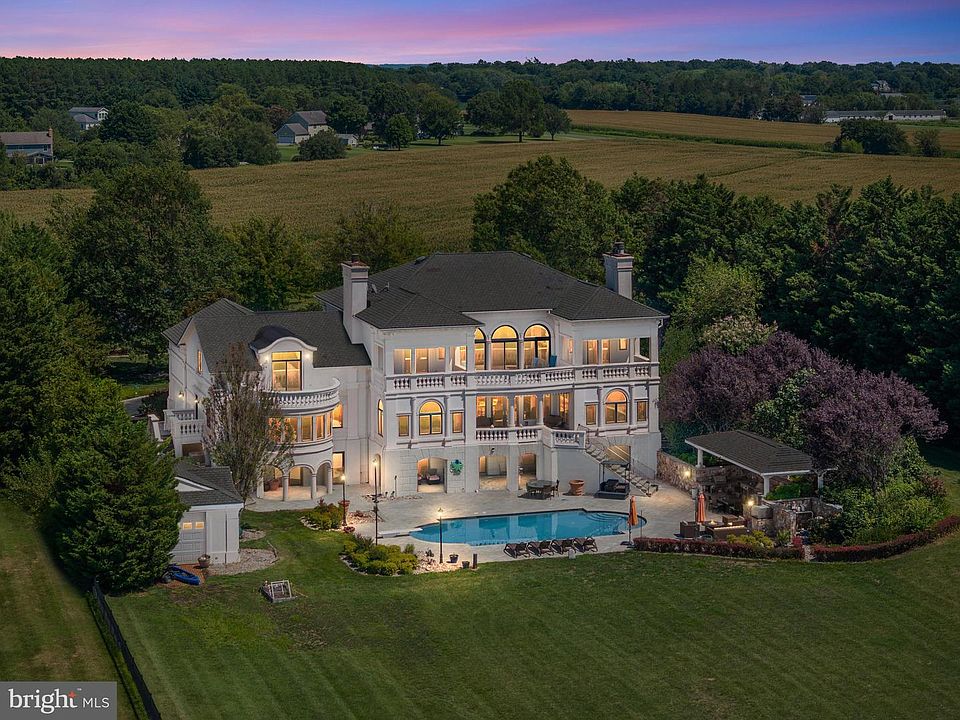1st image of 319 Blue Bay Rd