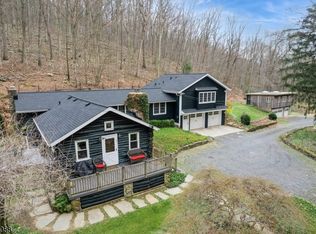 8 Boulder Hill Rd, Califon, NJ 07830