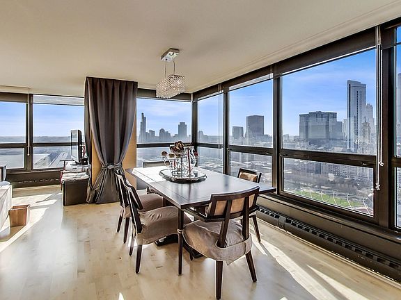 4th image of 360 E Randolph St APT 3703