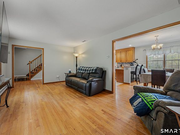 5th image of 364 Cabin Road