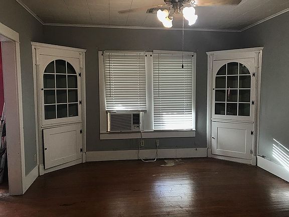 3rd image of 303 Oak St
