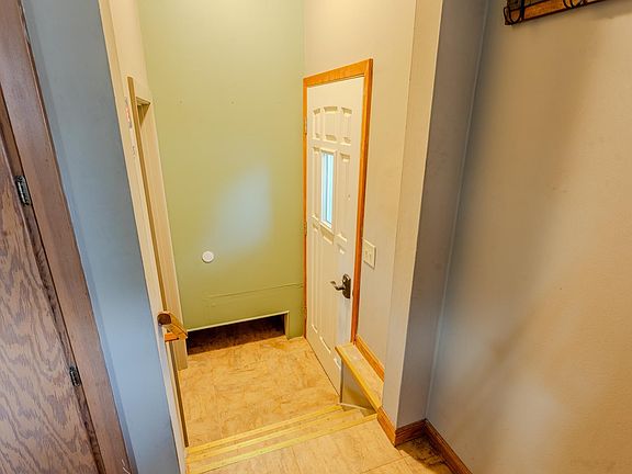 3rd image of 206 Main St