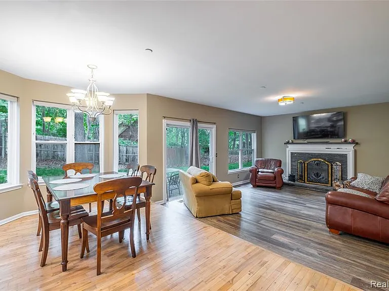 1250 Walloon Way — Photo 9