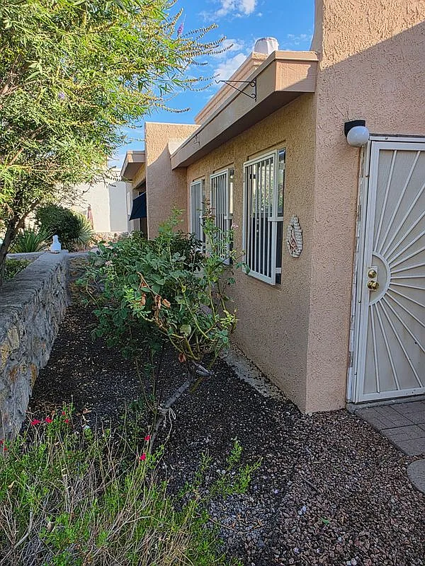 3 bed, 2.0 bath, 1213 sqft, $1,800 — Photo 3