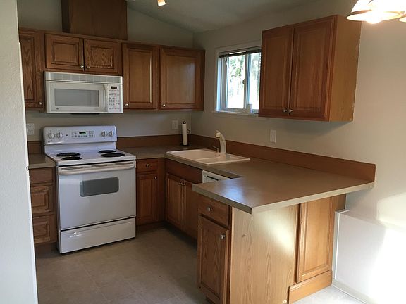5th image of 4021 4th Street Pl SW #B