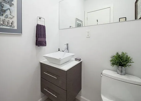 Sold by Warburg | media 9