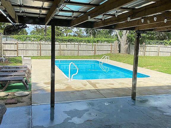 4th image of 376 Coral Dr