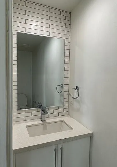 5226 Satsuma Ave — Photo 6