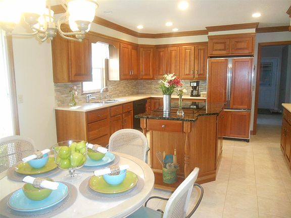 3rd image of 2 Ashbury Pl