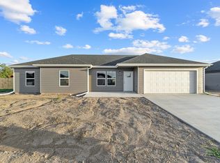 1218 Harbor Dr, Salina, KS 67401