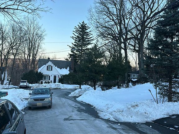 5th image of 55 Greenwood Ave