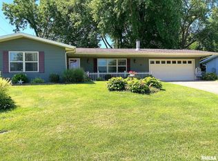 28 Woods Mill Rd, Sherman, IL 62684