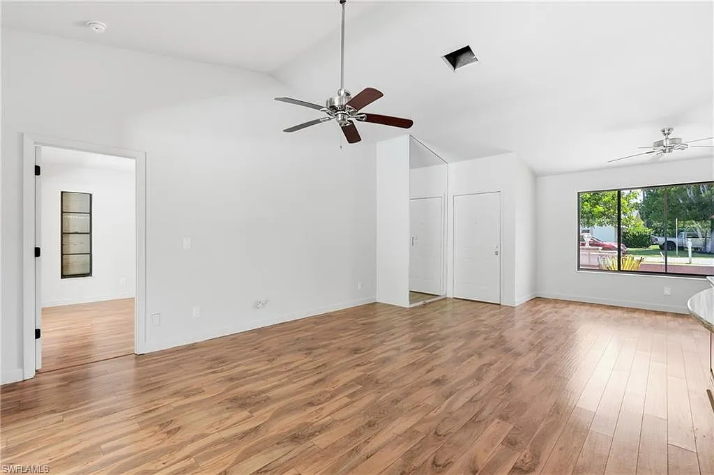 3 bed, 2.0 bath, 1448 sqft, $3,000 — Photo 2