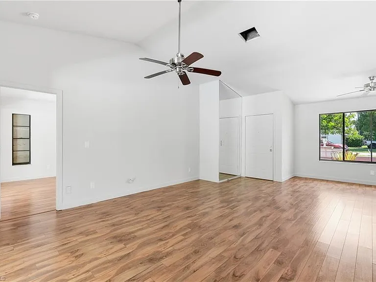 19028 Pine Run Ln — Photo 2
