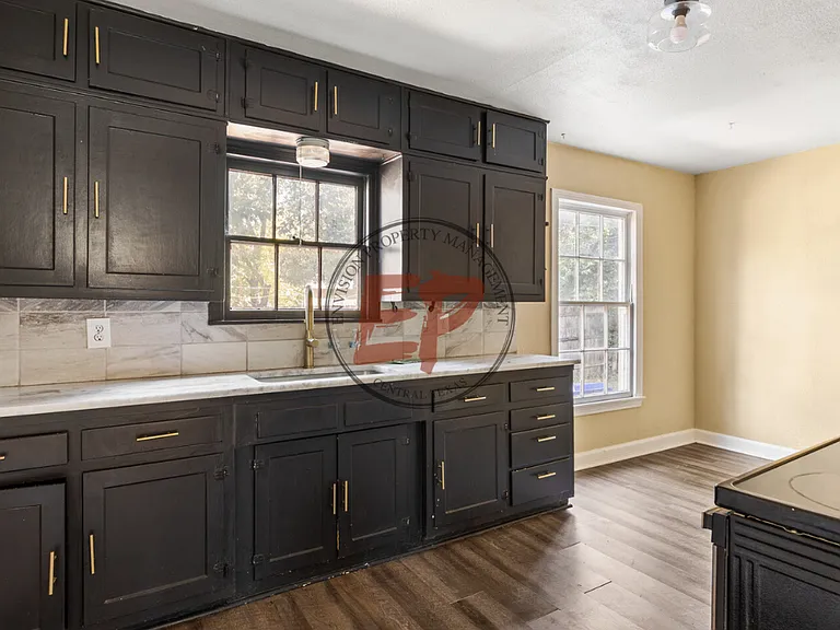 3121 Colonial Ave — Photo 6