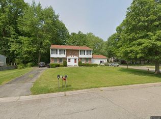 1325 Rosewood Dr NE, Warren, OH