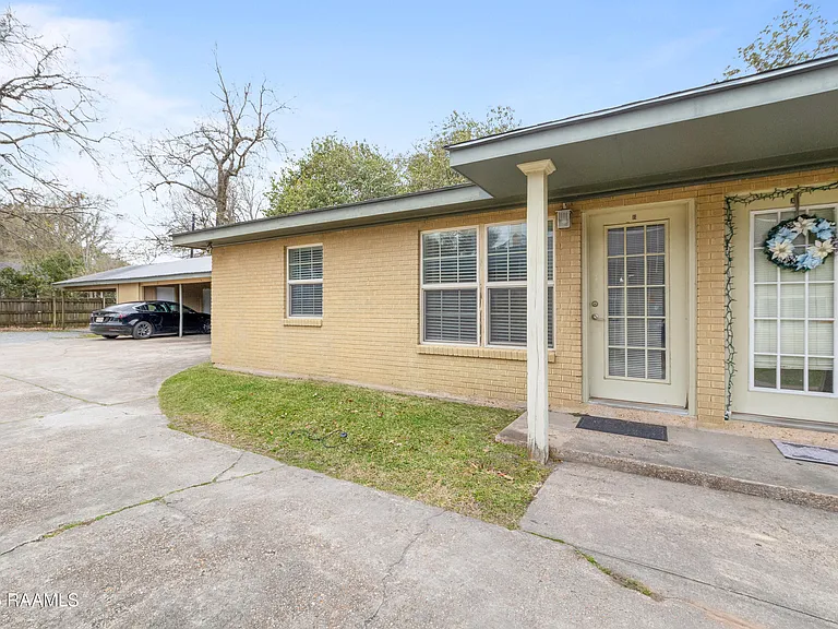 1501 W Saint Mary Blvd #B — Photo 2