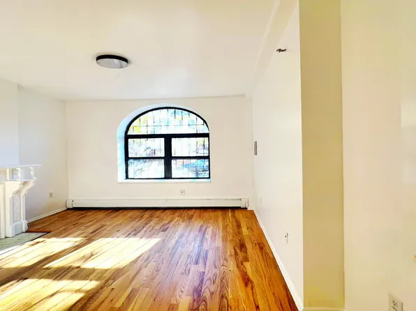 421 Park Place image 2 of 16