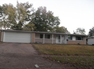 1580 Canter Dr, Florissant, MO 63033
