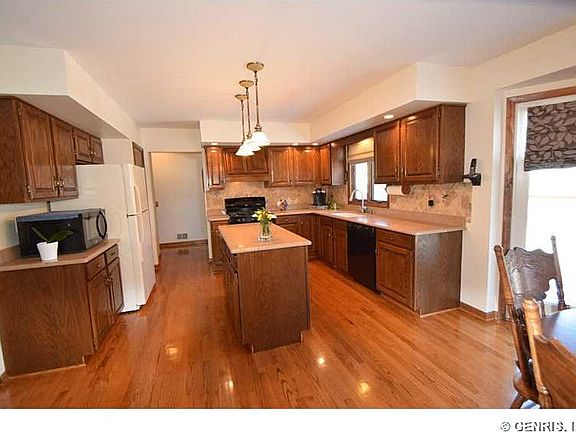 5th image of 43 Braunston Dr